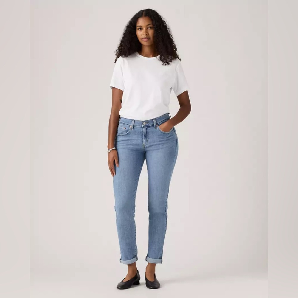 Stylish Levi Strauss Signature Mid-rise Boyfriend Jeans, Size 2